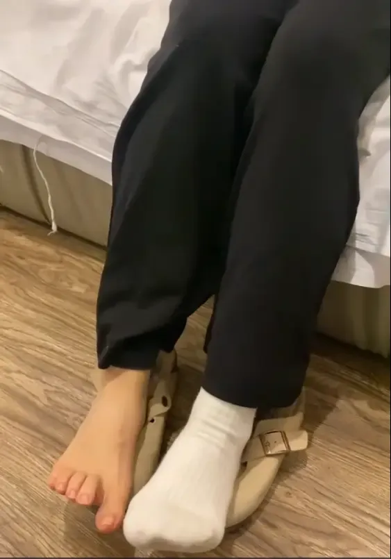 蒙眼踩图钉 蒙眼踩图钉