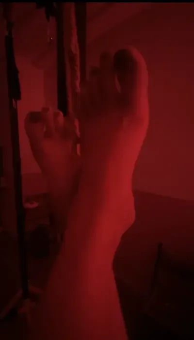找来朋友女朋友虐脚 找来朋友女朋友虐脚
