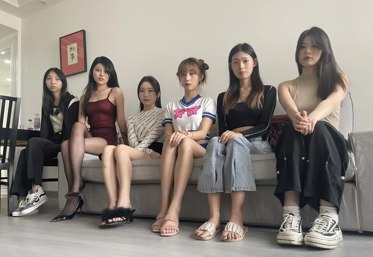 邀请六位模特家中拍脚,十二只脚随便拍 邀请六位模特家中拍脚,十二只脚随便拍