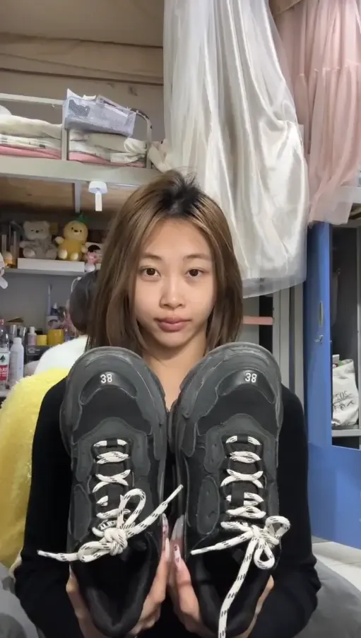 清余静-在读传媒生 美脚展示+高跟鞋+鞋垫+she头 清余静-在读传媒生 美脚展示+高跟鞋+鞋垫+she头