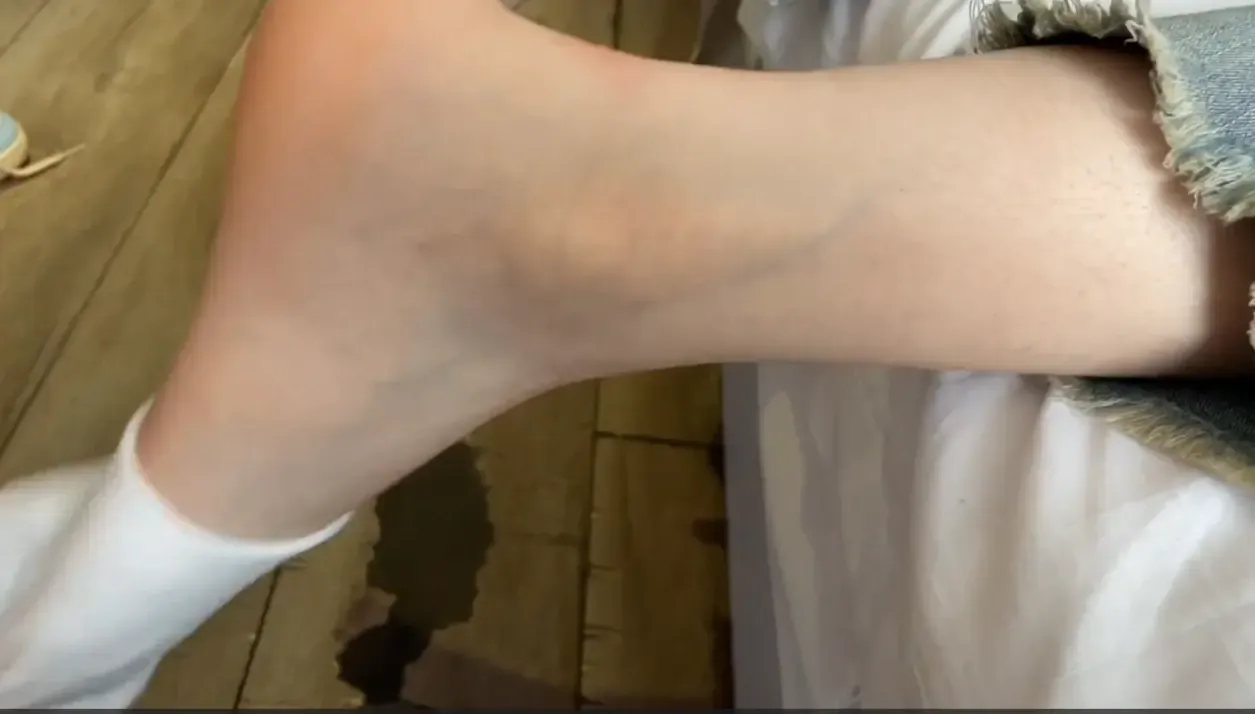 耐克美女熟睡嫩足 耐克美女熟睡嫩足