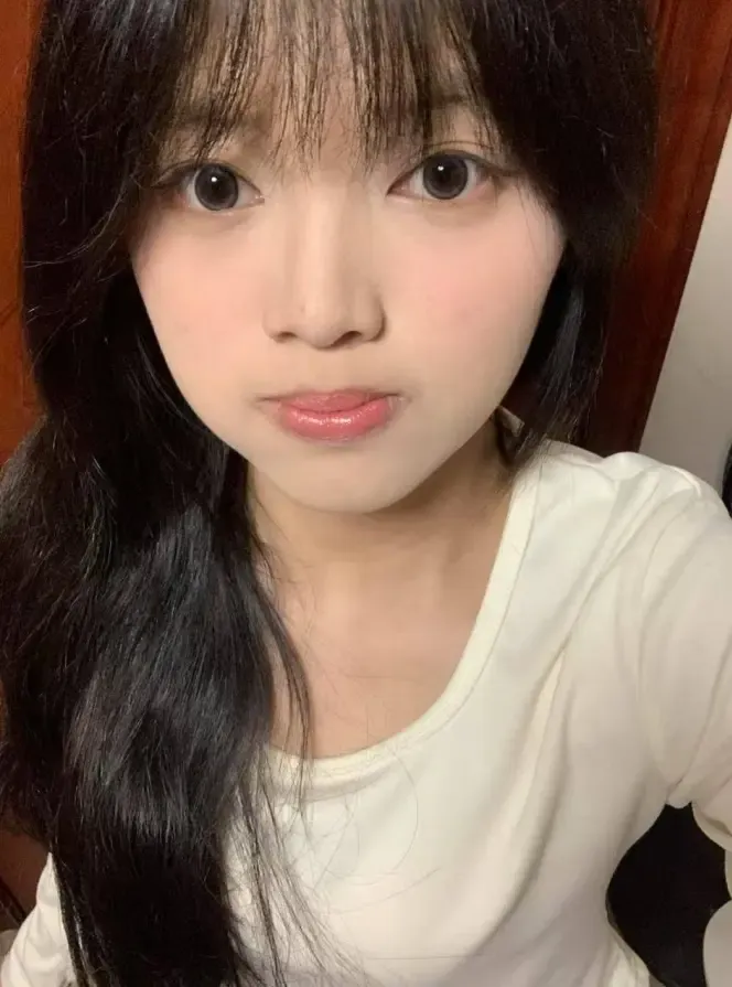 清余静-拿下追星女族第四个闺蜜!!! 穿搭挺潮 不过脚底红边红边 看着也很诱惑人 跟你闺蜜一样骚 清余静-拿下追星女族第四个闺蜜!!! 穿搭挺潮 不过脚底红边红边 看着也很诱惑人 跟你闺蜜一样骚