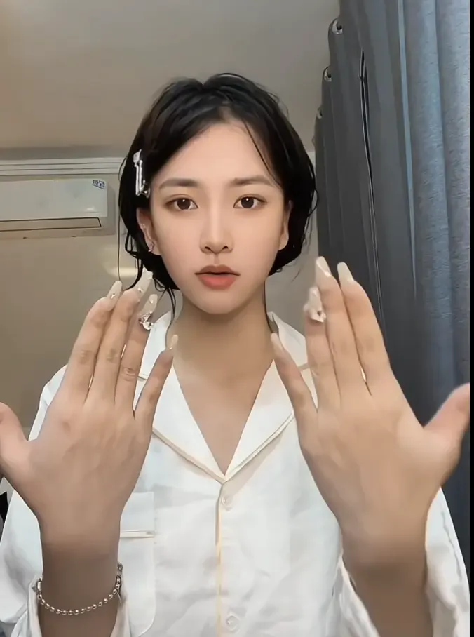清余静-脸脚同框素颜很抗打 什么质量不多说了 清余静-脸脚同框素颜很抗打 什么质量不多说了