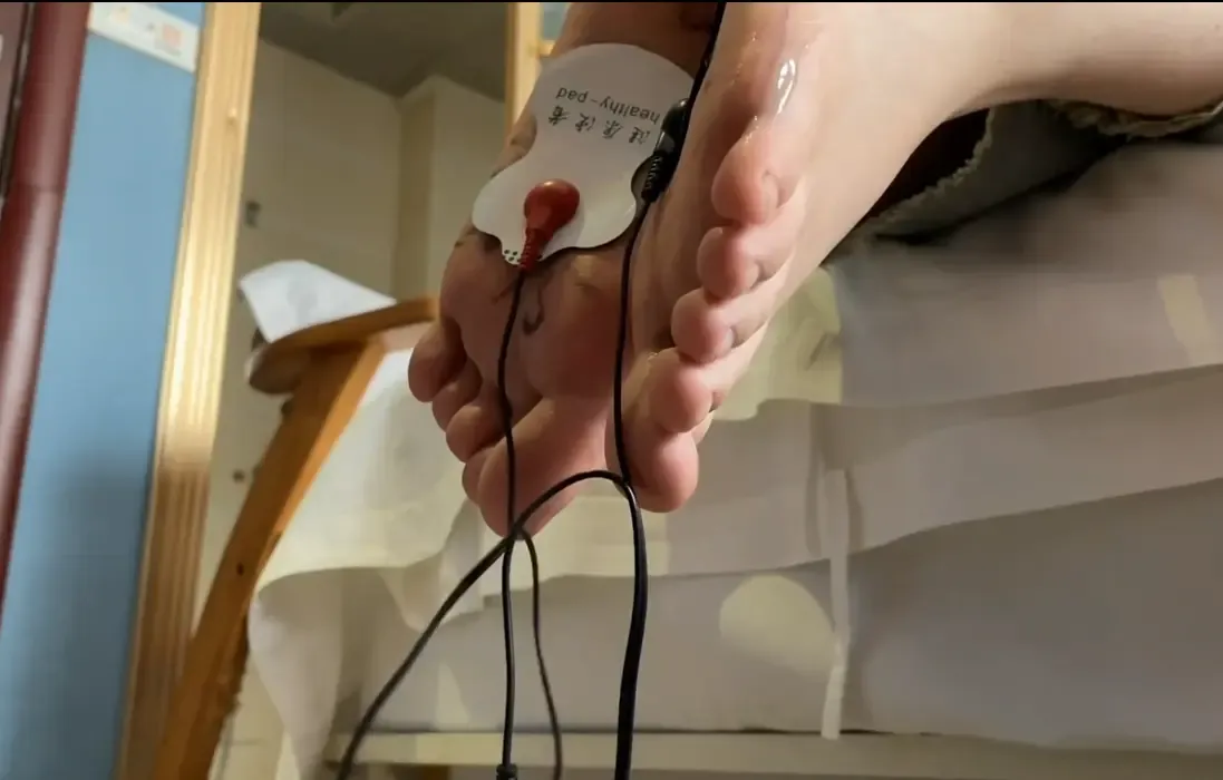 耐克美女熟睡嫩足 耐克美女熟睡嫩足