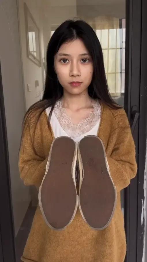 清余静-反差婊能把这种鞋垫穿成这样 清余静-反差婊能把这种鞋垫穿成这样