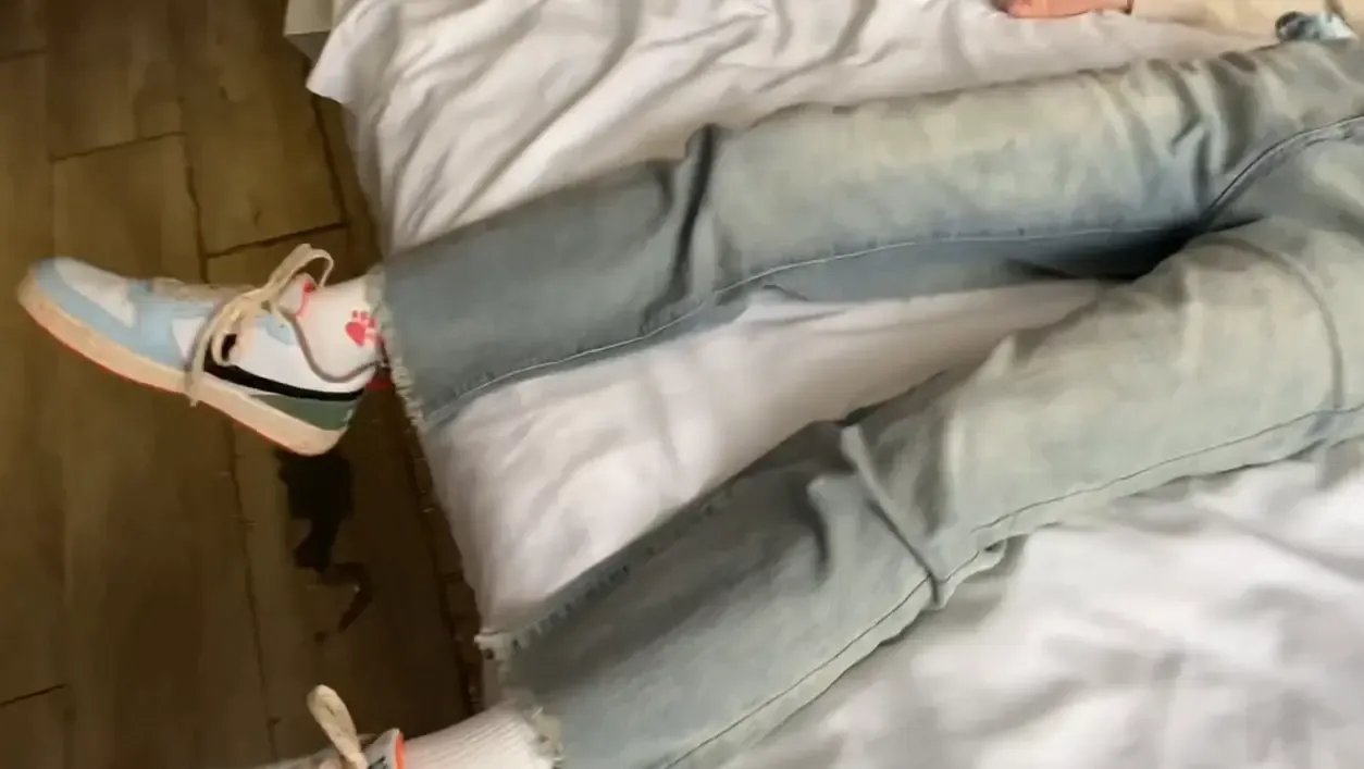 耐克美女熟睡嫩足 耐克美女熟睡嫩足