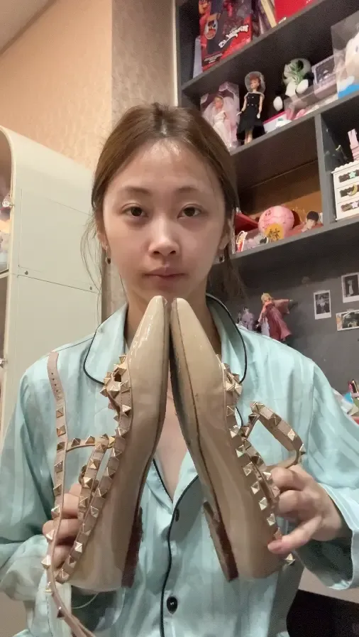 清余静-在读传媒生 美脚展示+高跟鞋+鞋垫+she头 清余静-在读传媒生 美脚展示+高跟鞋+鞋垫+she头