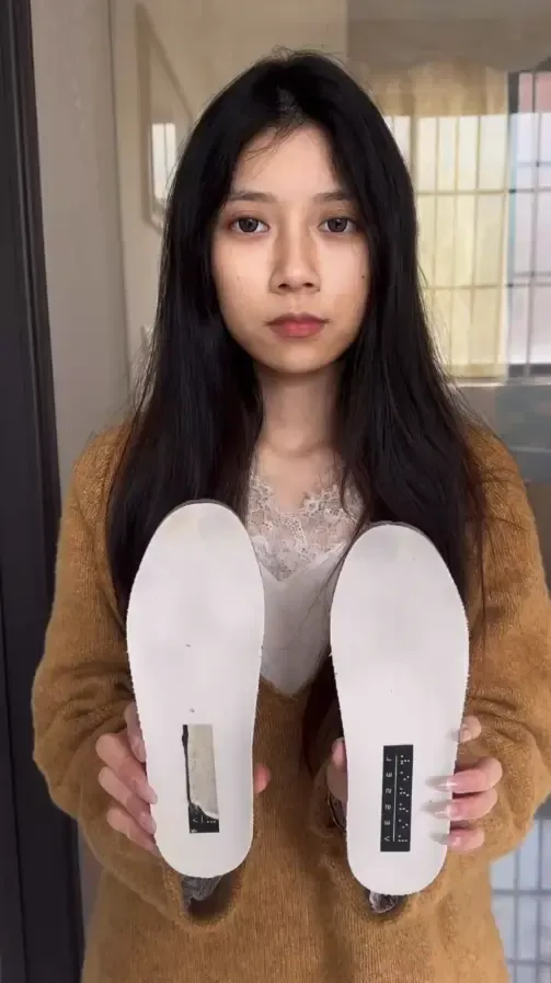 清余静-反差婊能把这种鞋垫穿成这样 清余静-反差婊能把这种鞋垫穿成这样