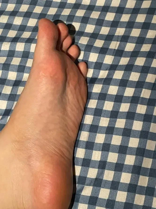 清余静-拿下追星女族第四个闺蜜!!! 穿搭挺潮 不过脚底红边红边 看着也很诱惑人 跟你闺蜜一样骚 清余静-拿下追星女族第四个闺蜜!!! 穿搭挺潮 不过脚底红边红边 看着也很诱惑人 跟你闺蜜一样骚