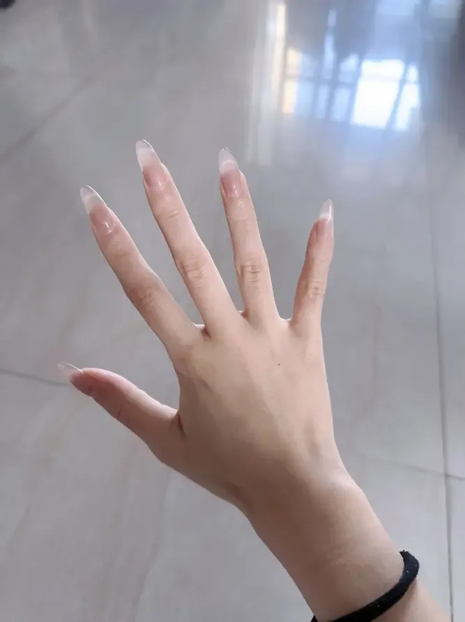 清余静-反差婊能把这种鞋垫穿成这样 清余静-反差婊能把这种鞋垫穿成这样