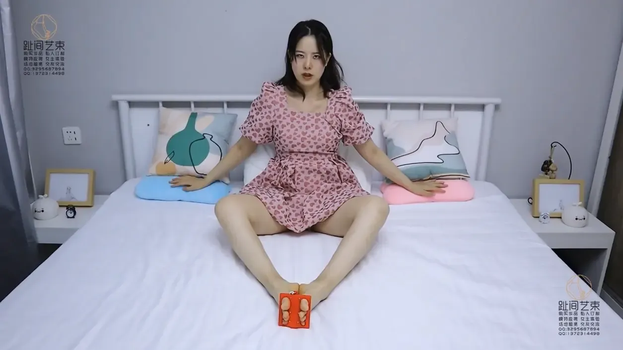 贝儿宿舍脚趾锁 被同事发现玩弄 挠脚挠全身TK 贝儿宿舍脚趾锁 被同事发现玩弄 挠脚挠全身TK
