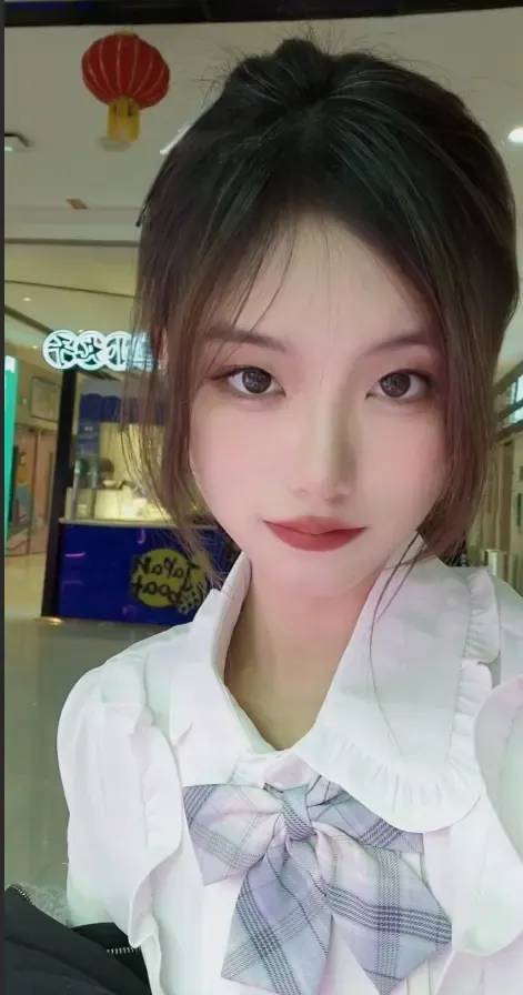 人美脚美的清纯大学生,脚脚看着超级有食欲 人美脚美的清纯大学生,脚脚看着超级有食欲