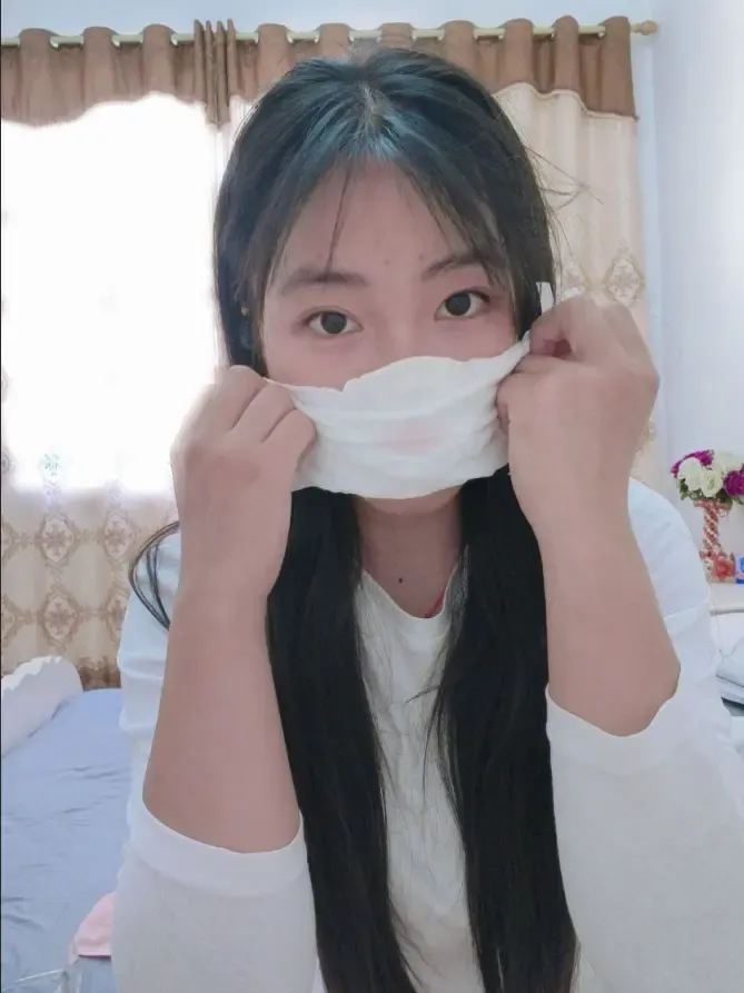 闻自己的鞋子袜子 闻自己的鞋子袜子
