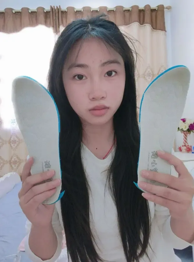 闻自己的鞋子袜子 闻自己的鞋子袜子