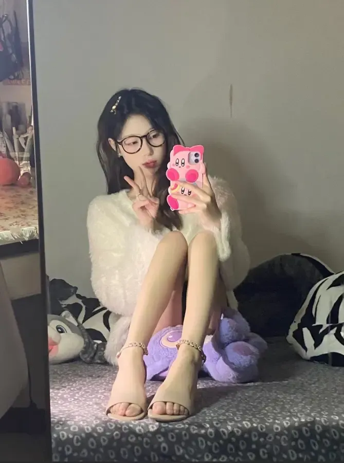 清纯大学生生多角度秀嫩脚 清纯大学生生多角度秀嫩脚