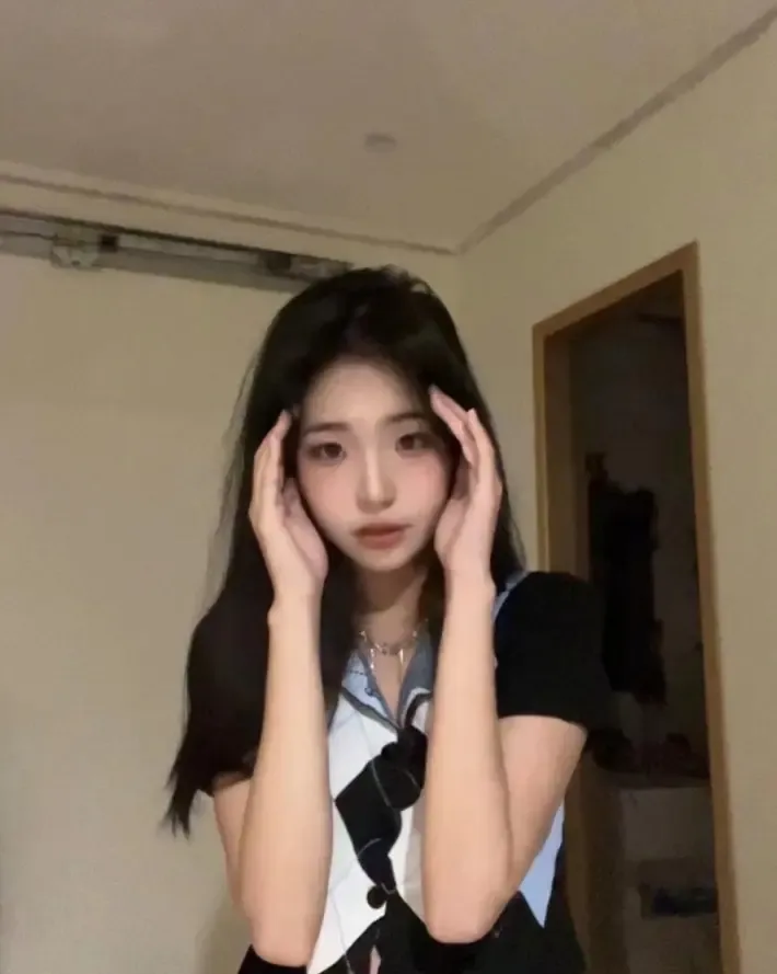 高中妹妹的紅潤腳 高中妹妹的紅潤腳