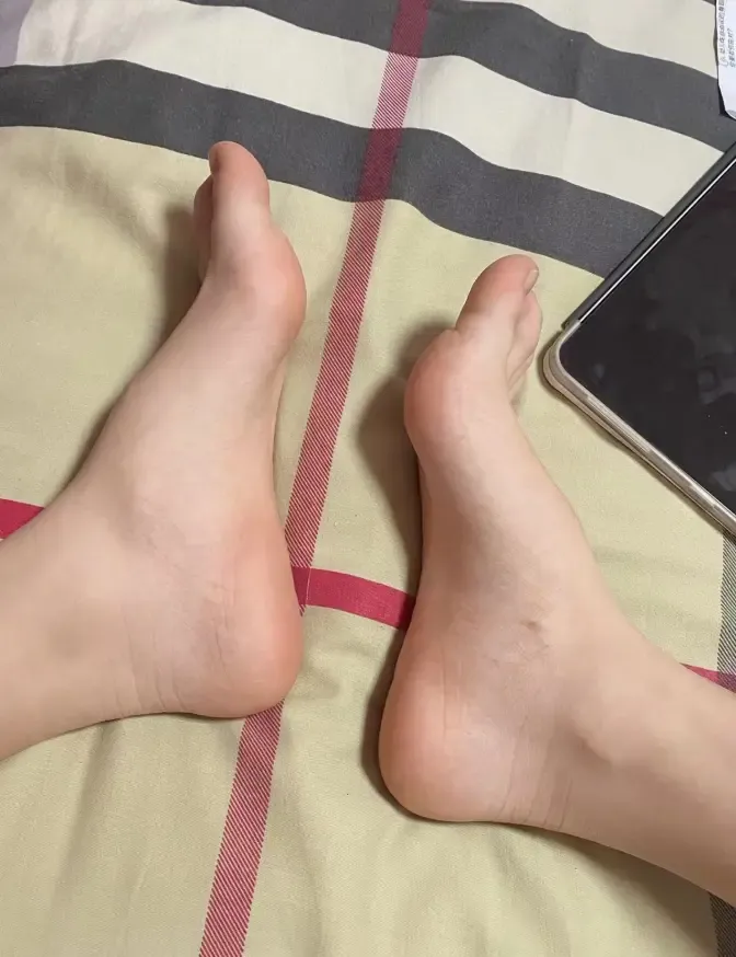 甜美女高的裸足,丝袜美脚 甜美女高的裸足,丝袜美脚