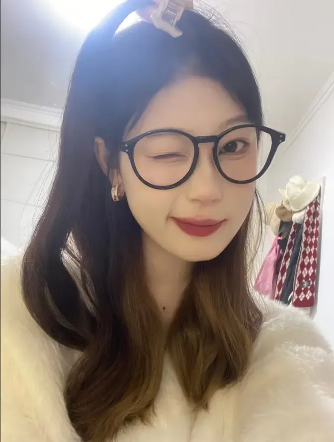 清纯大学生生多角度秀嫩脚 清纯大学生生多角度秀嫩脚