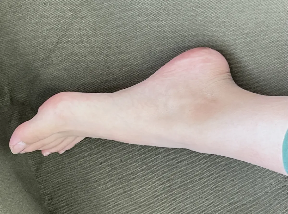高中妹妹的紅潤腳 高中妹妹的紅潤腳