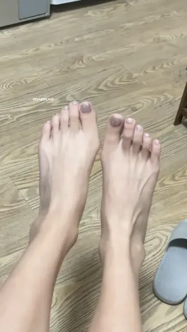 美女探店模特,已开发约拍脚 美女探店模特,已开发约拍脚
