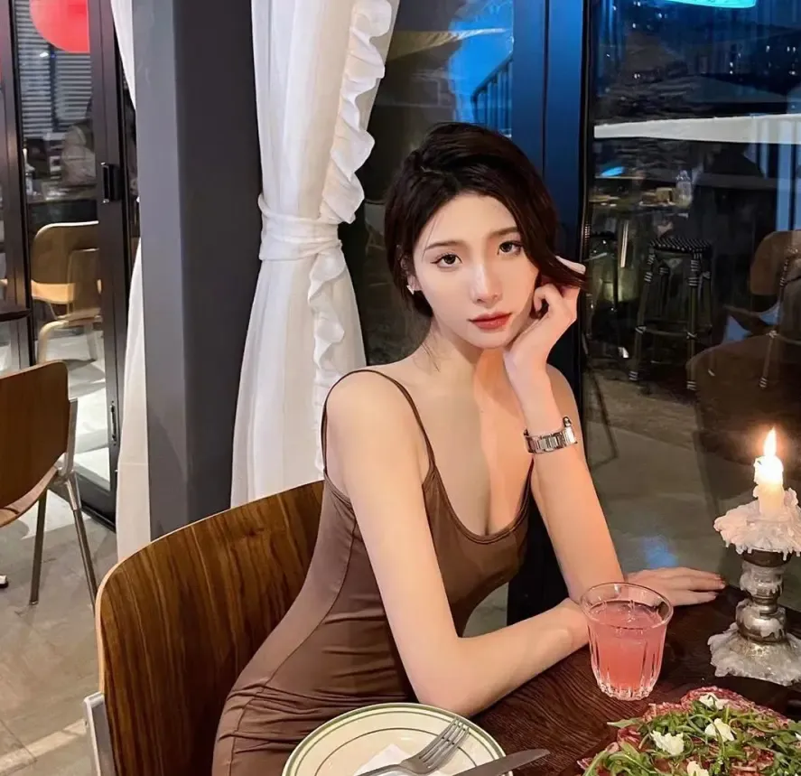 美女探店模特,已开发约拍脚 美女探店模特,已开发约拍脚