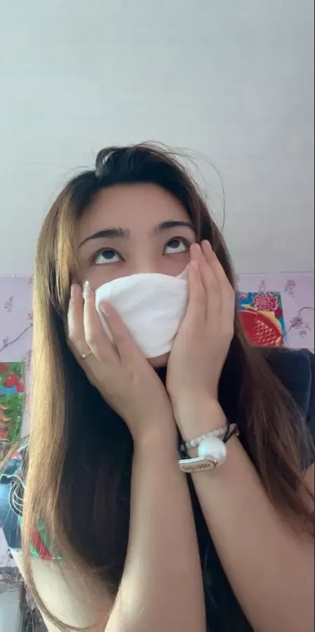 套路俩闺蜜闻白袜子 套路俩闺蜜闻白袜子