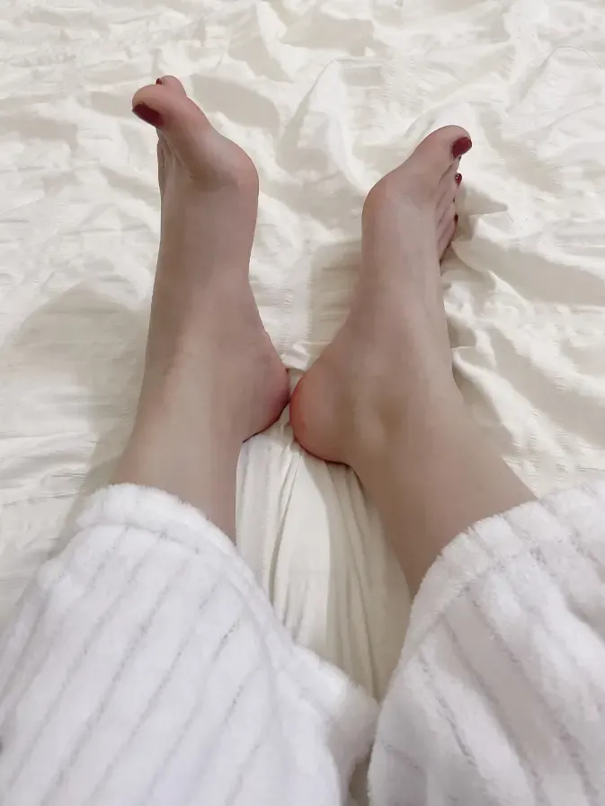 可愛圓臉美女的嫩腳 可愛圓臉美女的嫩腳