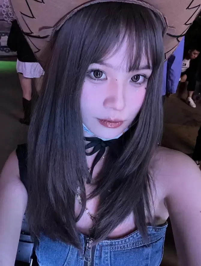 神顏學生妹妹的超粉嫩玉足 神顏學生妹妹的超粉嫩玉足