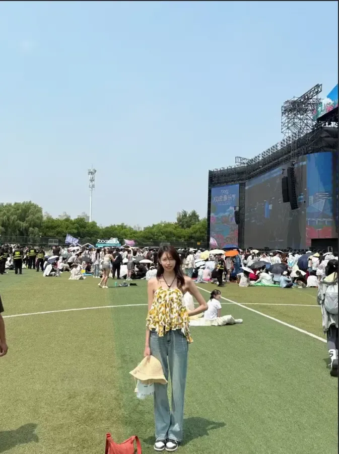 妹子真以为自己在面试模特 妹子真以为自己在面试模特