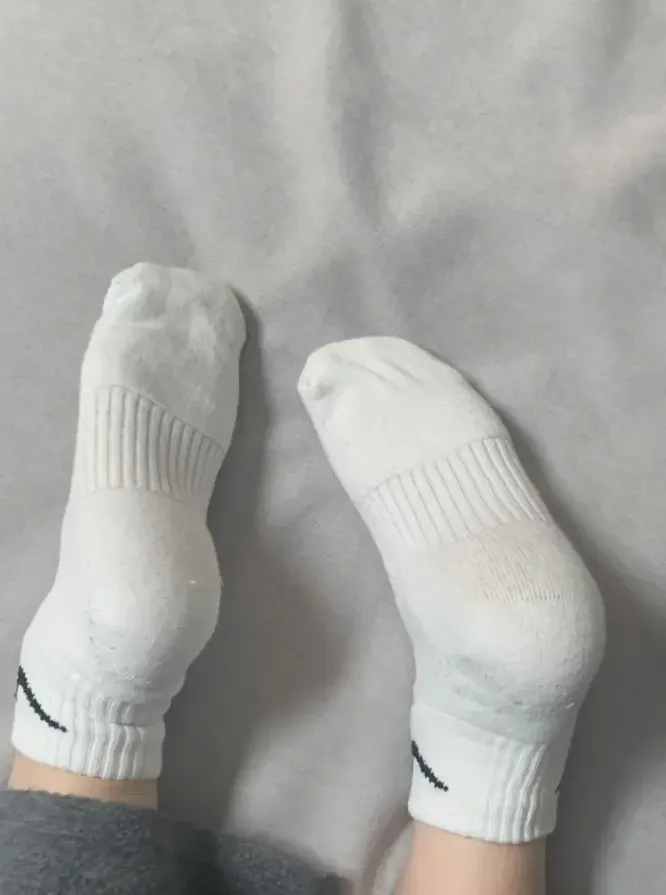 素人妹子展示黑丝白袜嫩脚 素人妹子展示黑丝白袜嫩脚