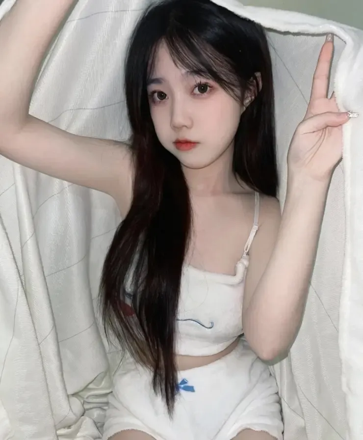 可愛圓臉美女的嫩腳 可愛圓臉美女的嫩腳