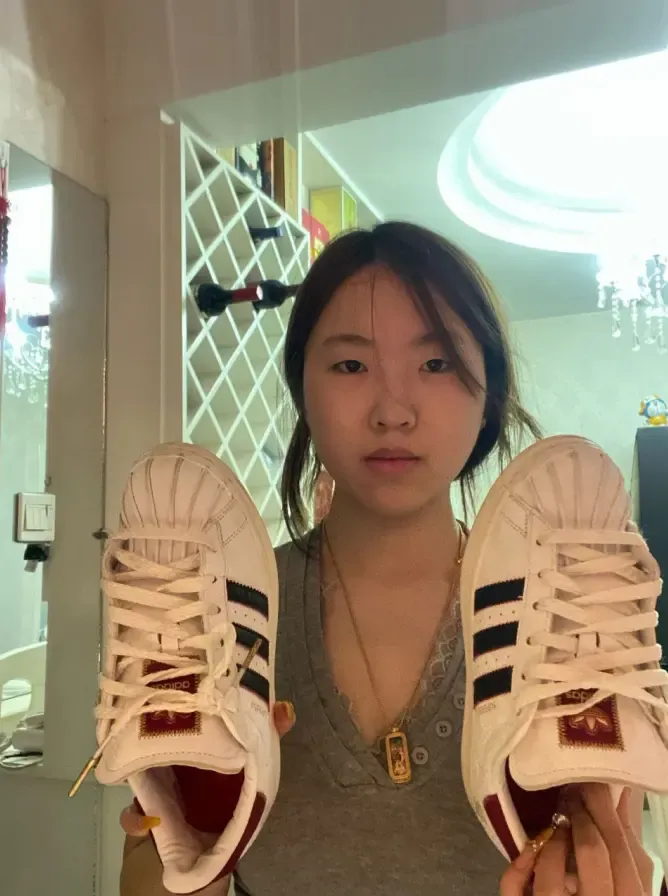 展示美脚+吐she+鞋子鞋垫 展示美脚+吐she+鞋子鞋垫