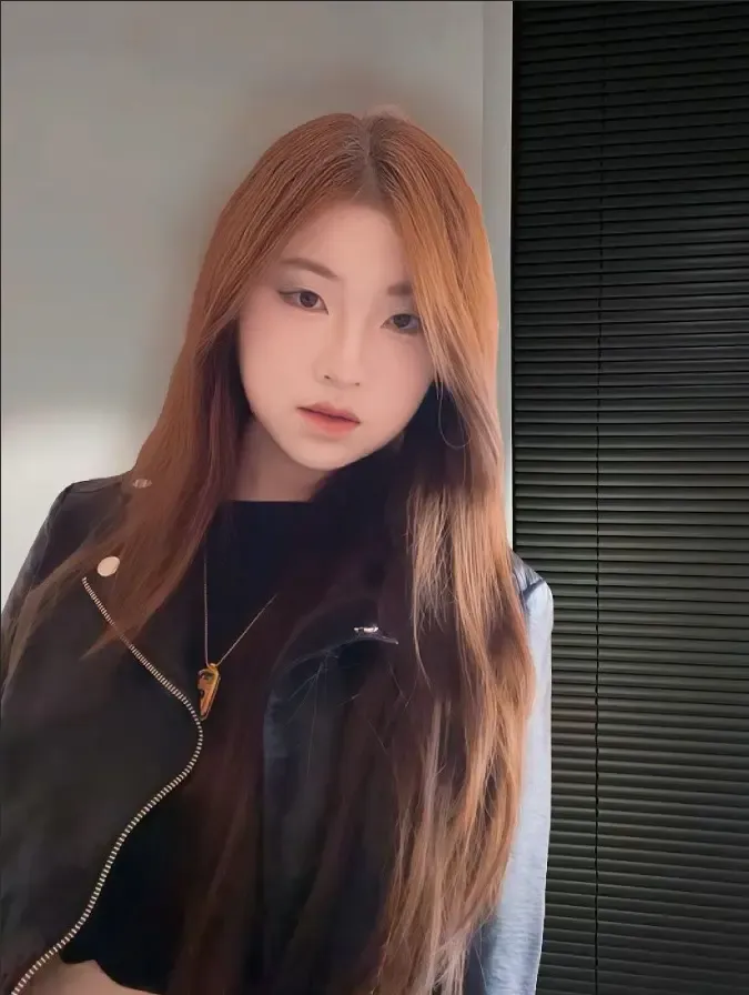 展示美脚+吐she+鞋子鞋垫 展示美脚+吐she+鞋子鞋垫