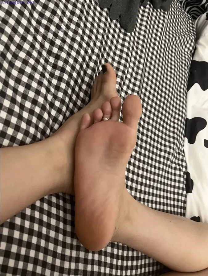 有纹身唇钉气质很飒的姐姐,大秀脚底 有纹身唇钉气质很飒的姐姐,大秀脚底