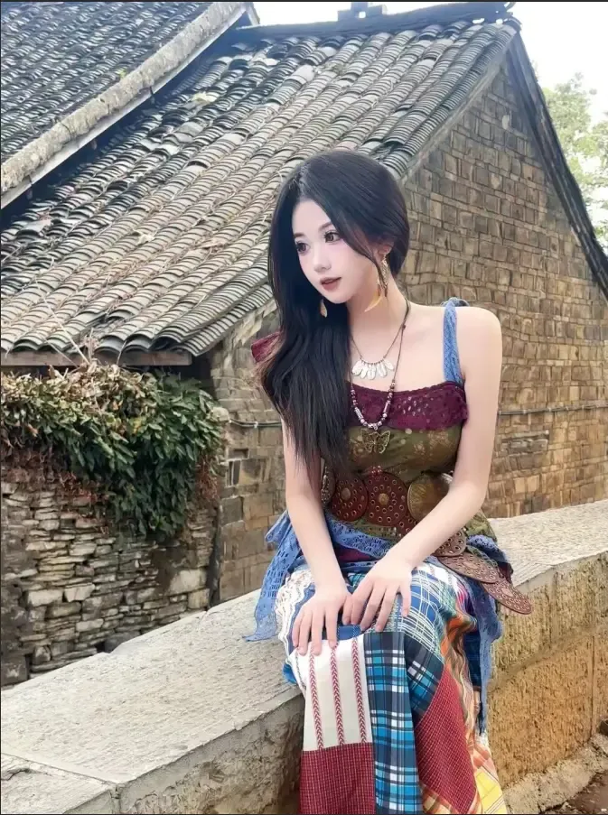女大背着男朋友展示自己的骚蹄子 女大背着男朋友展示自己的骚蹄子