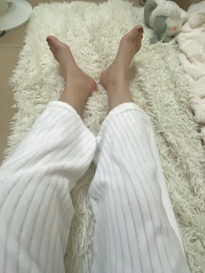 可愛圓臉美女的嫩腳 可愛圓臉美女的嫩腳