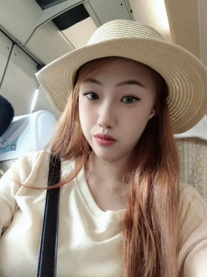套路俩闺蜜闻白袜子 套路俩闺蜜闻白袜子