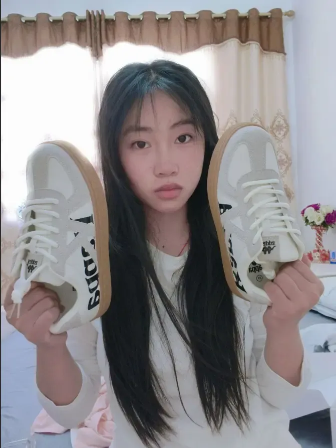 闻自己的鞋子袜子 闻自己的鞋子袜子
