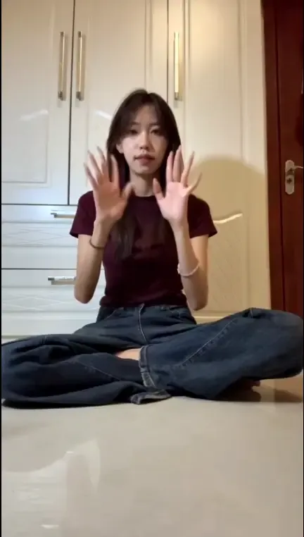 妹子真以为自己在面试模特 妹子真以为自己在面试模特
