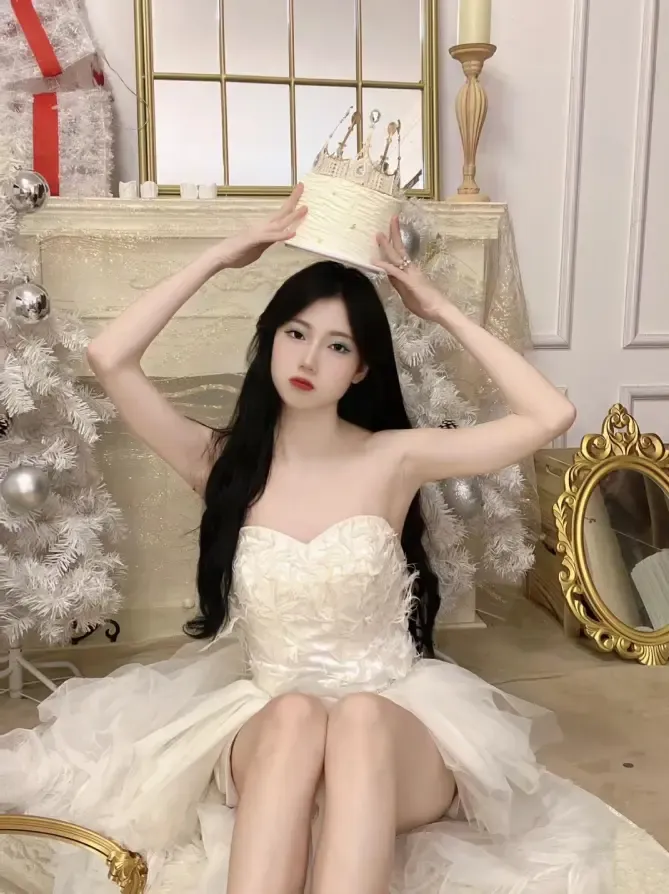 禦姐風美女的超高畫質白嫩足 禦姐風美女的超高畫質白嫩足