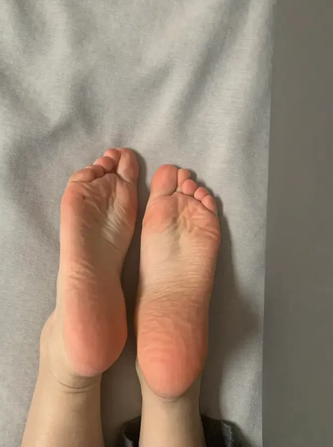 素人妹子展示黑丝白袜嫩脚 素人妹子展示黑丝白袜嫩脚