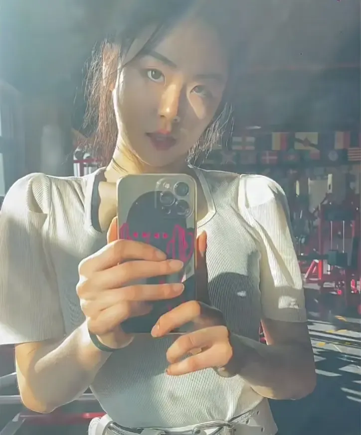 182健身美女,红润肉脚,粗口羞辱 182健身美女,红润肉脚,粗口羞辱