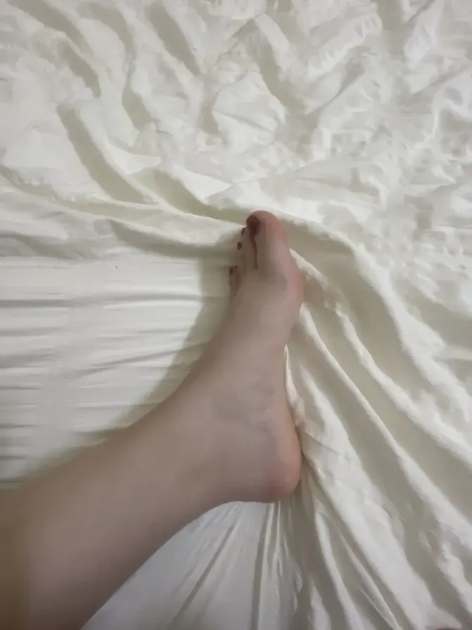 可愛圓臉美女的嫩腳 可愛圓臉美女的嫩腳