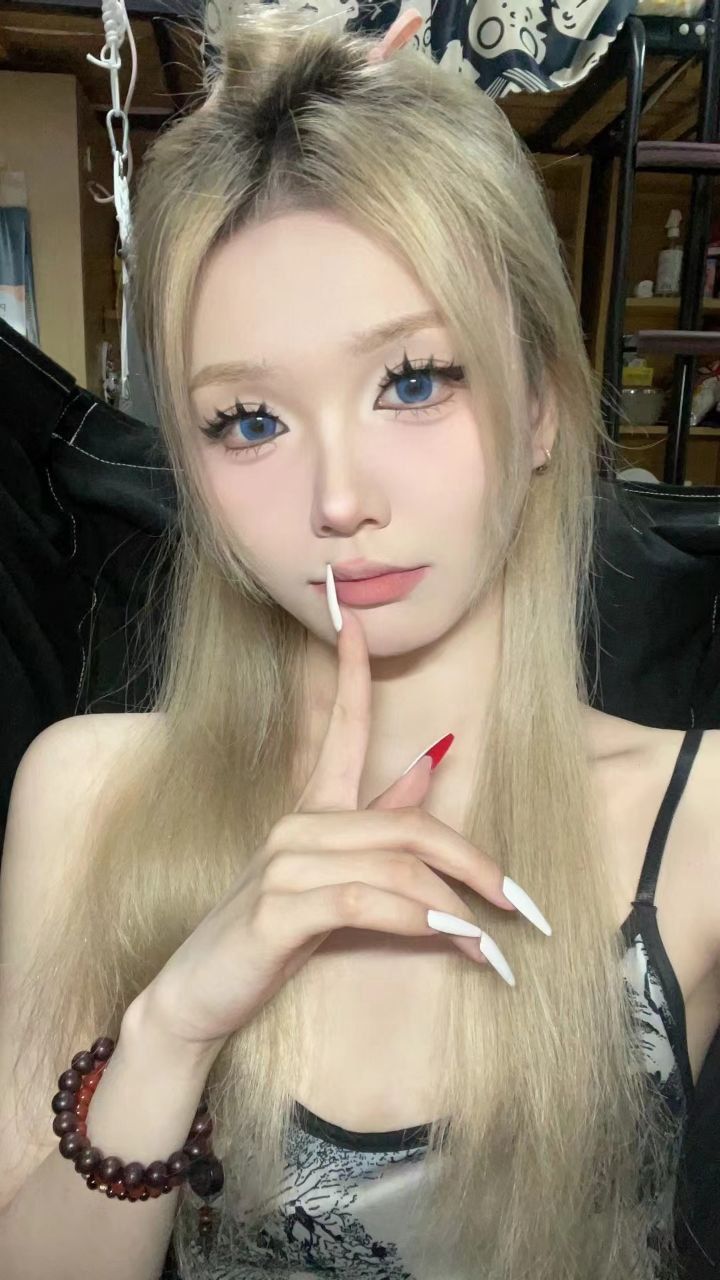 卡卡-黑丝高跟臭脚 卡卡-黑丝高跟臭脚