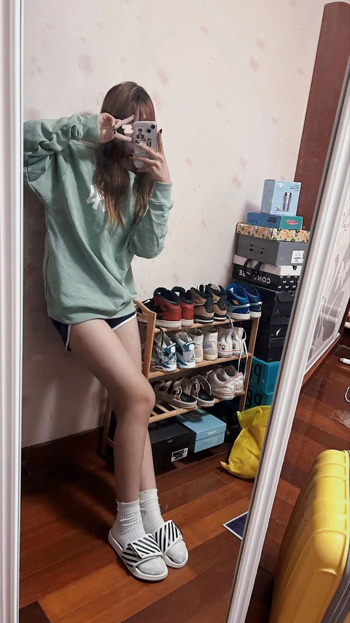 卡卡-红发黑丝展示 卡卡-红发黑丝展示