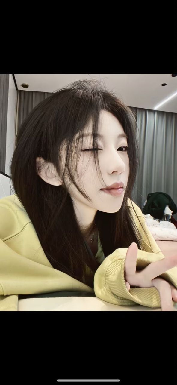 卡卡-黑丝踩屏秀脚 主播 卡卡-黑丝踩屏秀脚 主播