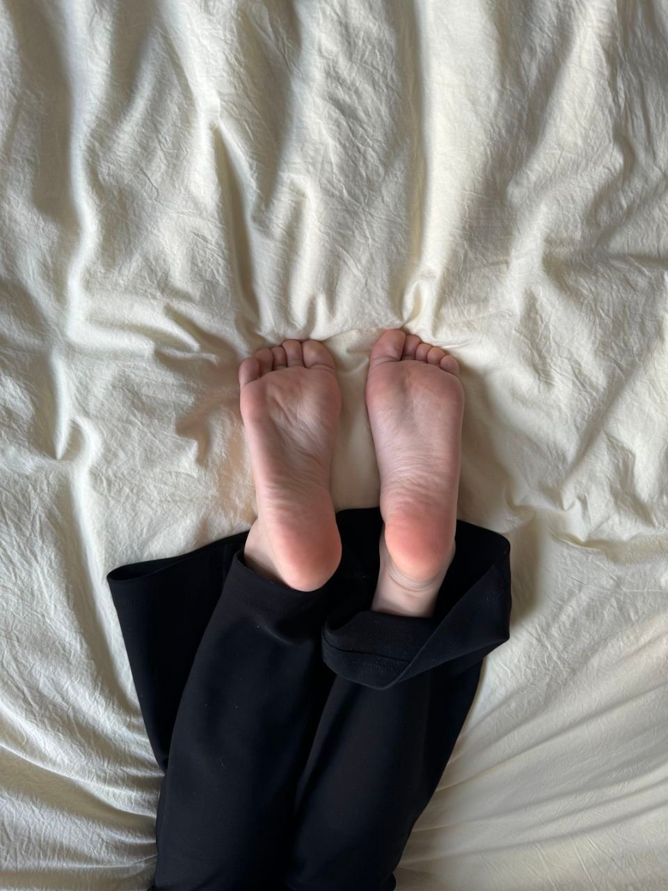 卡卡-独居女大 万粉小网红 脚底真嫩 卡卡-独居女大 万粉小网红 脚底真嫩