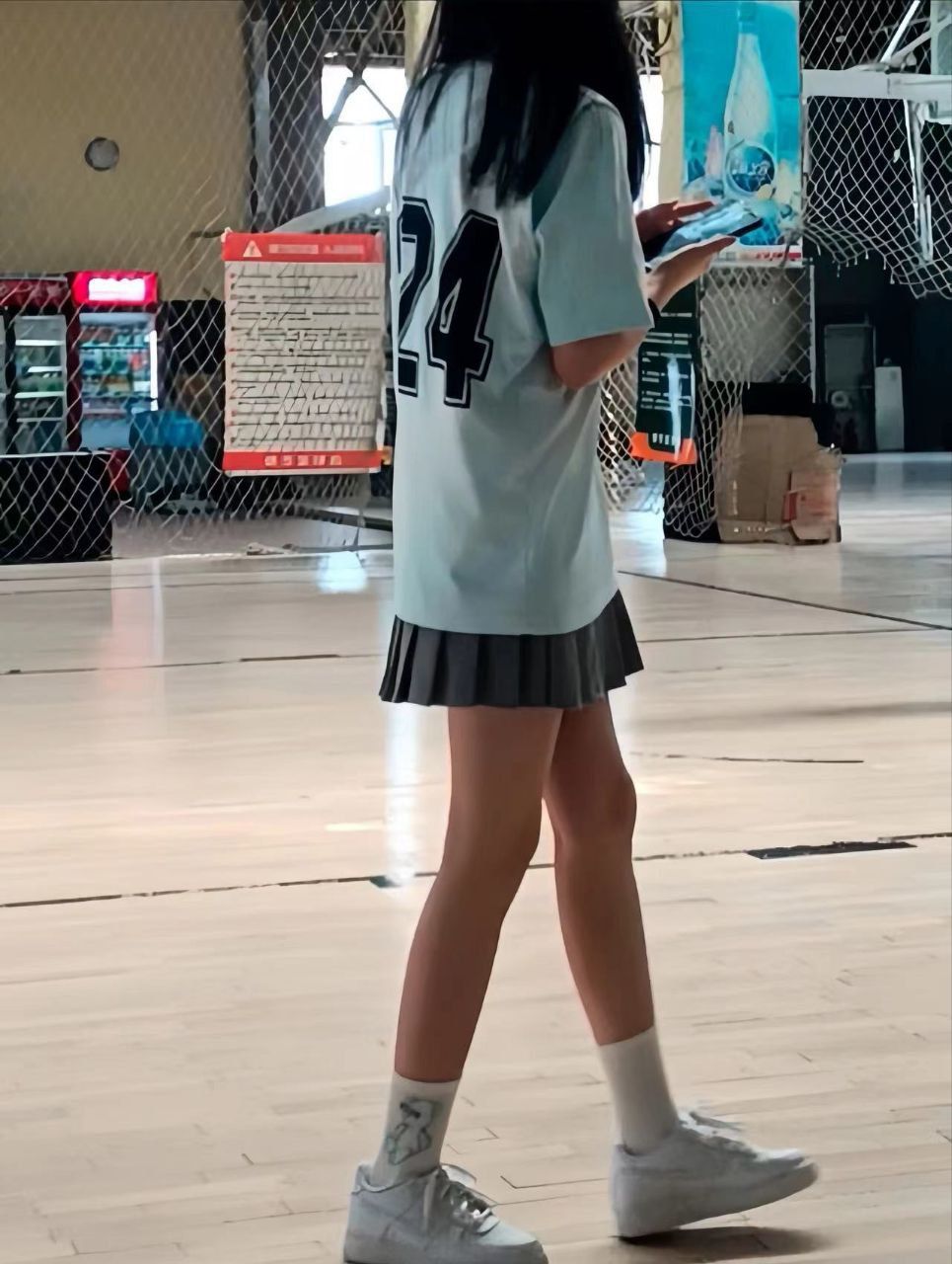 卡卡-开发女大展示脚底+吐舌+黑丝挑鞋 卡卡-开发女大展示脚底+吐舌+黑丝挑鞋