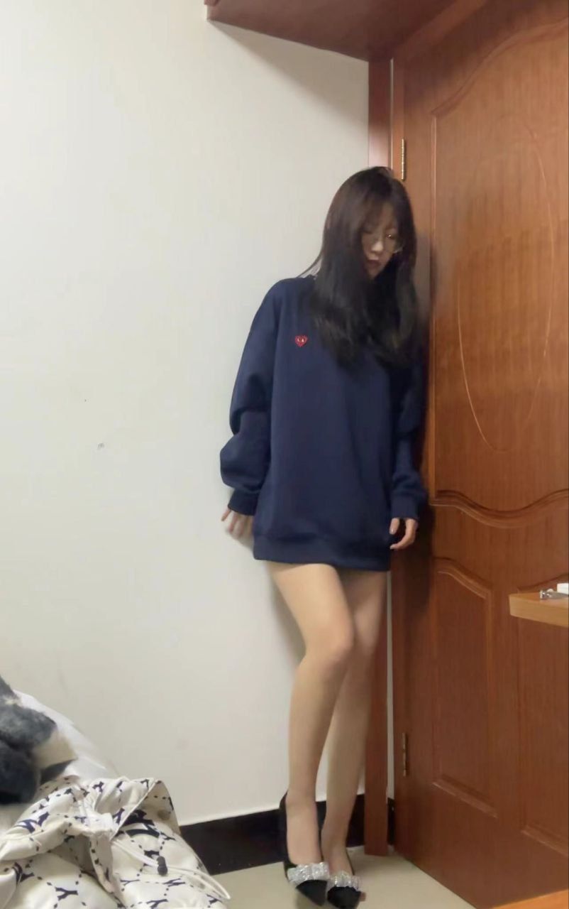 卡卡-小太妹裸足挑鞋 卡卡-小太妹裸足挑鞋