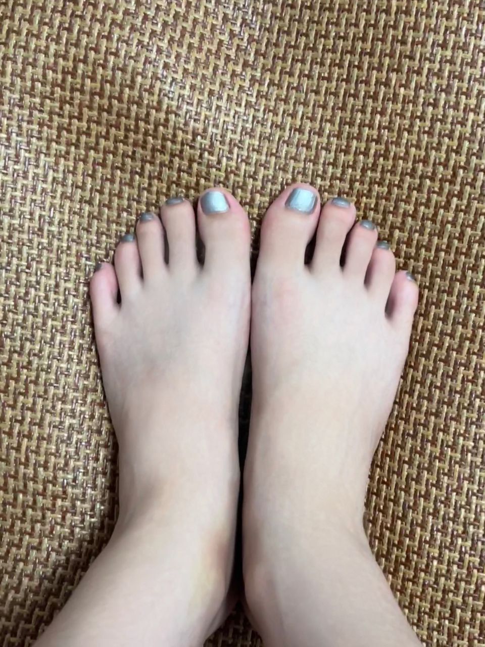 卡卡-女大白嫩美脚挑鞋秀脚 卡卡-女大白嫩美脚挑鞋秀脚